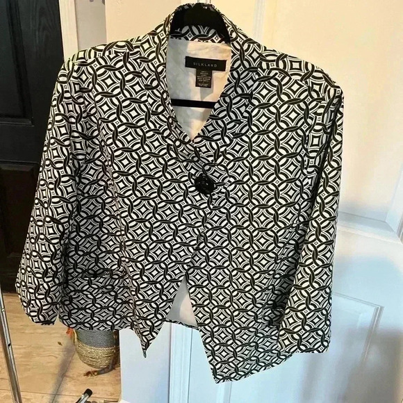 Beautiful Jacket - Large - Picture 1 of 7